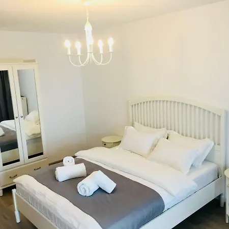 Apartment White Brasov
